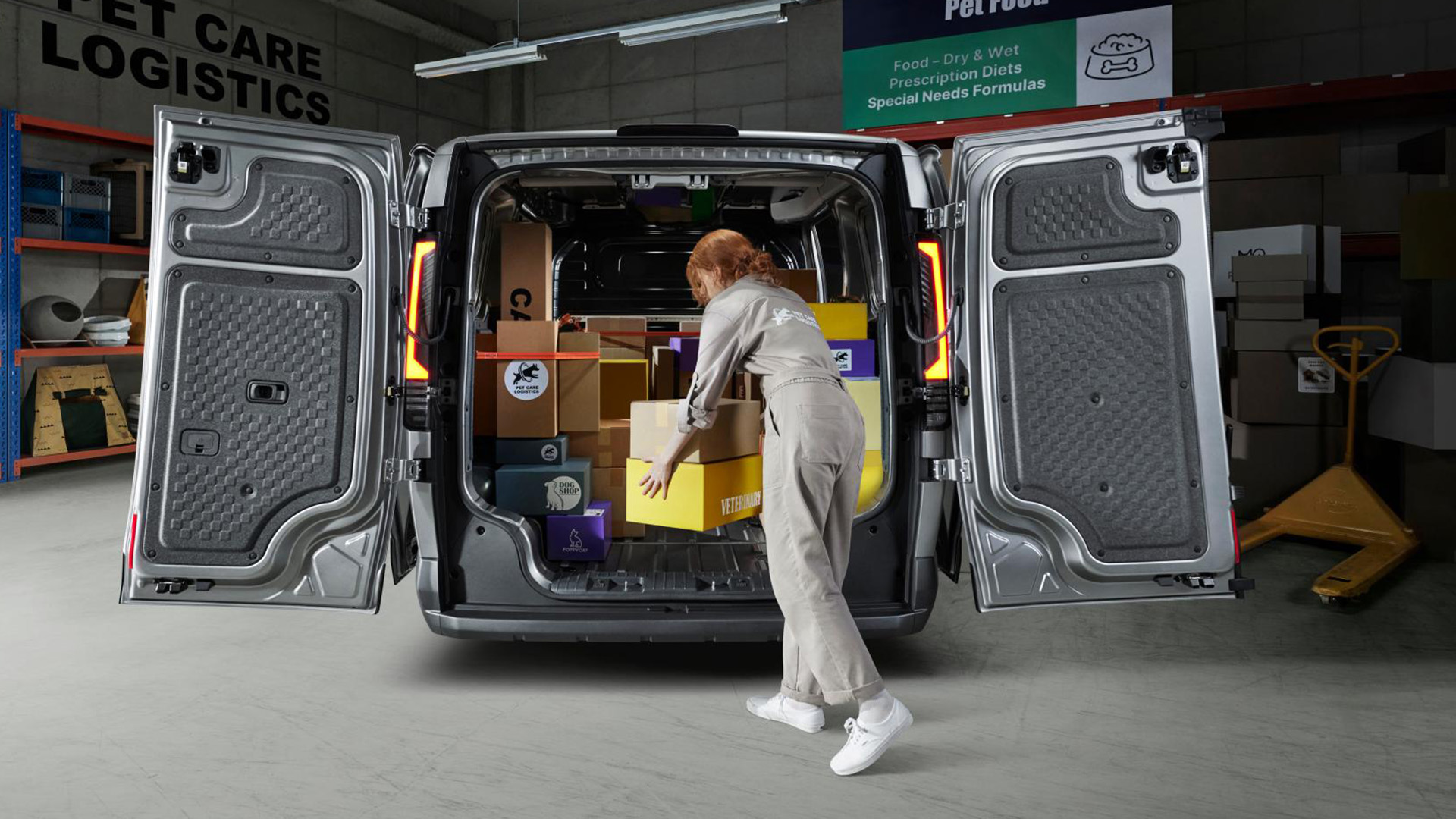 Laden langs achter bij de Kia PV5 Cargo